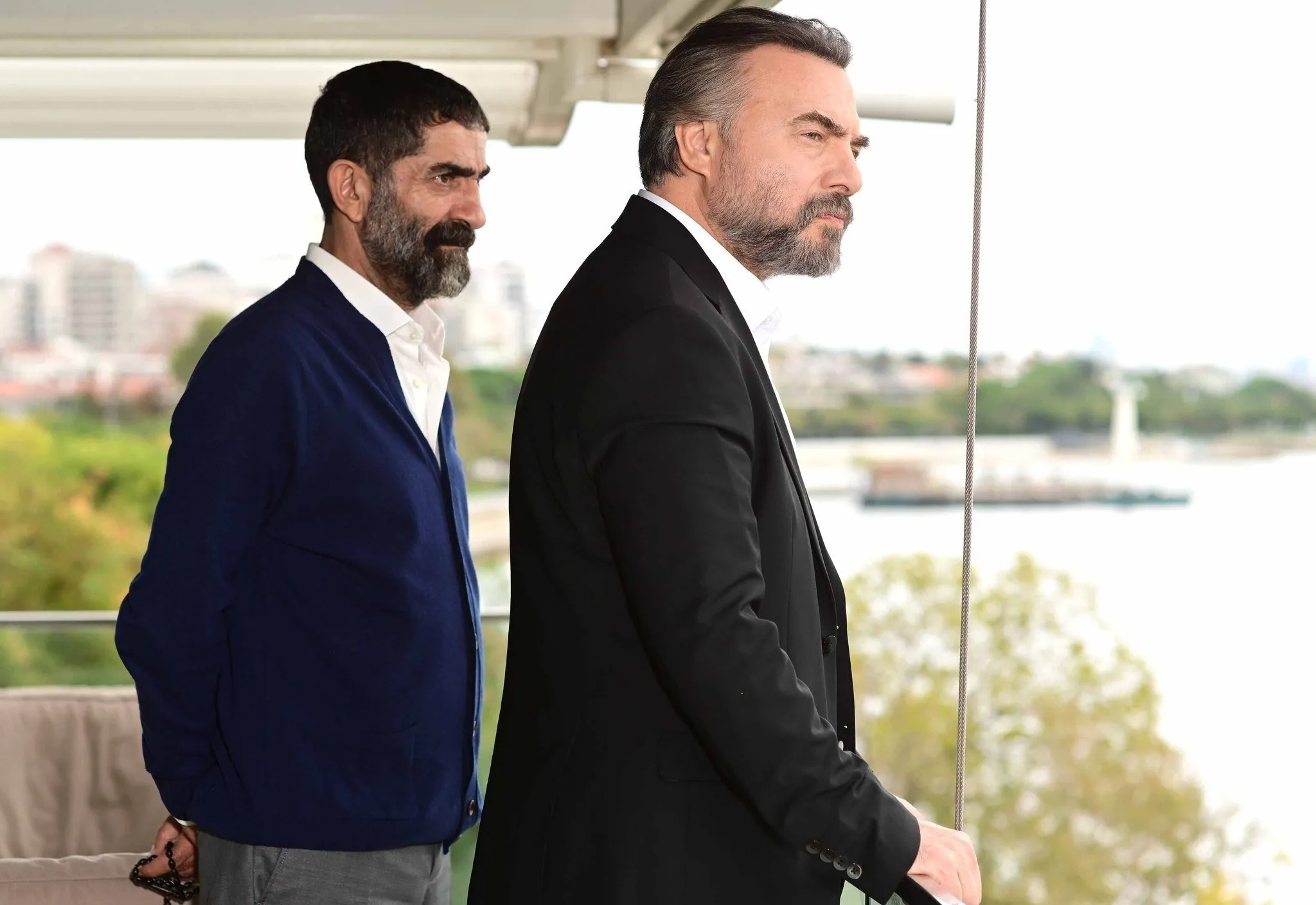 Men bu cihana sığmazam 54. Джихан из сериала ветреный чей сын. Между миром и мной сериал с 2022 г.. Между миром и мной турецкий сериал на русском языке. Сельджуки все серии на русском 2022 года.