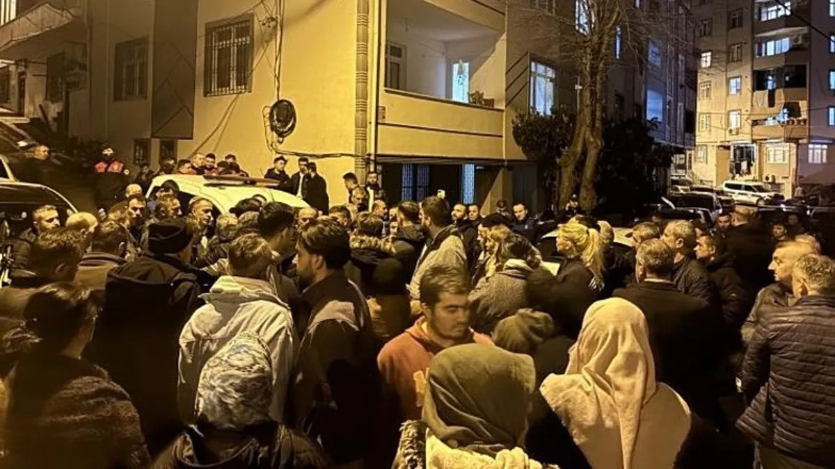 Sarıyer’de toprak kayması: 6 bina tahliye edildi Sarıyer’de toprak kayması: 6 bina tahliye edildi