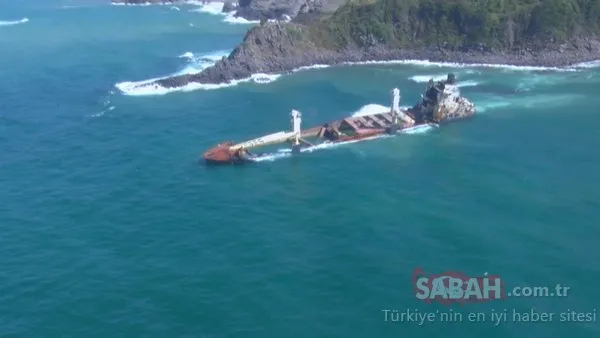 Şile'de 8 ay önce karaya oturan gemi kaderine terk edildi
