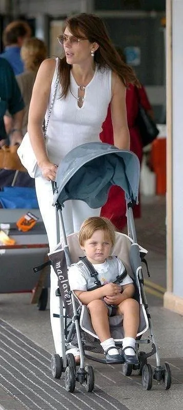 Liz Hurley huzuru buldu