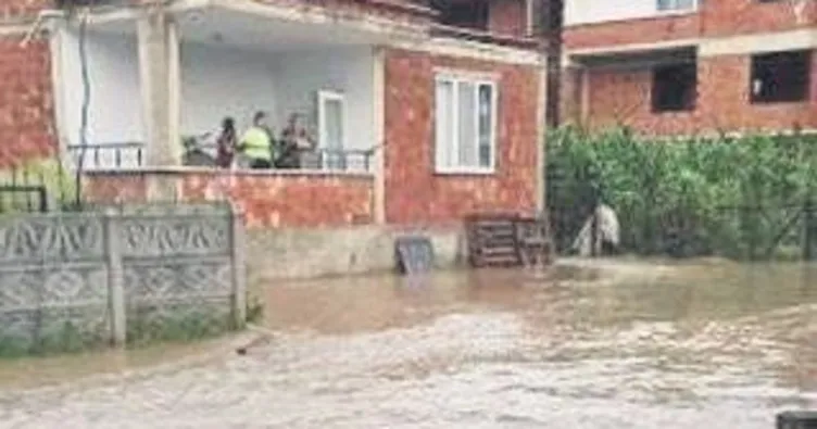 Karadeniz’de sağanak, taşkına yol açtı