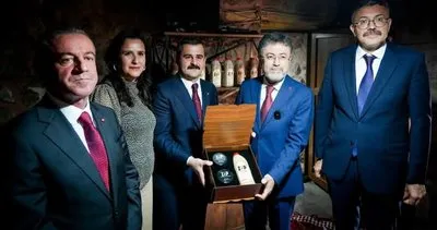 Bakan Yumaklı, Çukurca’nın tarihi dokulu taş evlerini ziyaret etti #hakkari
