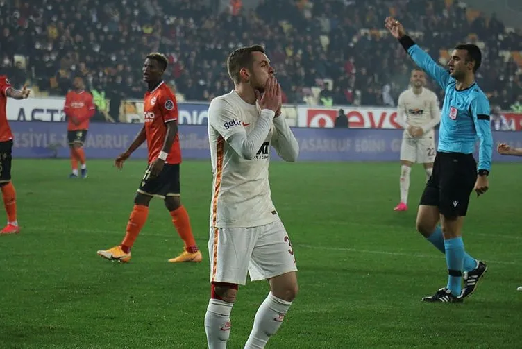 Son dakika: Erman Toroğlu Malatyaspor - Galatasaray maçının tartışmalı pozisyonlarını değerlendirdi! VAR’dakiler çakallık yapıyorlar...