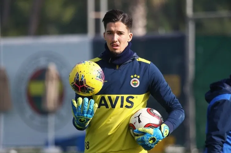 Son dakika: Fenerbahçe’de 4 isim yollar ayrılıyor! 2 transfer daha yapılacak