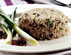 Sumak Suyunda Taze Soğanlı Pilav