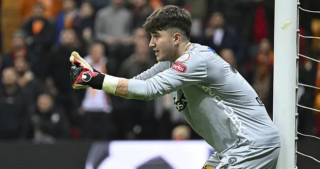 Konyaspor'un genç kalecisi Deniz Ertaş, Galatasaray maçına damga vurdu! Taraftarları mest etti... - Son Dakika Spor Haberleri