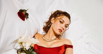 Afra Saraçoğlu’nun annesini görenler hayran kaldı! Resmen abla-kardeş gibiler