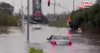 İzmir Narlıdere’de şiddetli yağış sonrası araçlar sular altında kaldı! O anlar böyle görüntülendi | Video