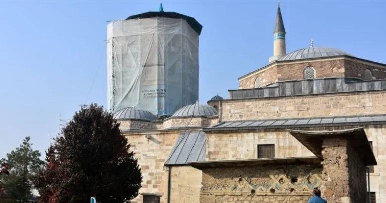 Mevlana Müzesi’nin turkuaz kubbesi 100 ton yükten kurtarıldı