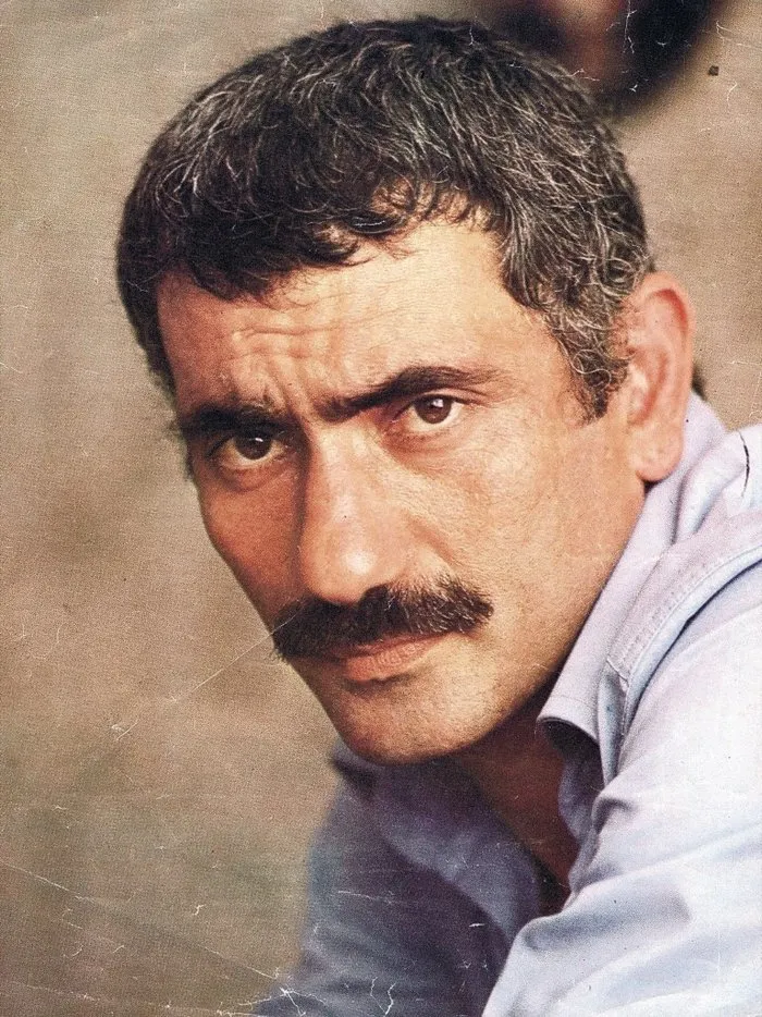 Turgut Üregül Yılmaz Güney kardeşim Tarık Akan�ı kandırıp kullandı Turgut Üregül Yılmaz Güney kardeşim Tarık Akan�ı kandırıp kullandı
