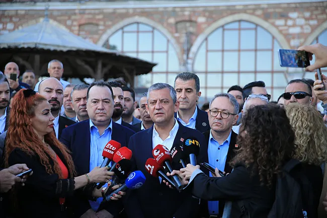 son-dakika-ozgur-ozel-chpden-istifa-mi-edecek-yeni-parti-sorusuna-cok-net-cevap-verdi-1779861132847.jpg SON DAKİKA… Özgür Özel CHP’den istifa mı edecek? Yeni parti kuracağı iddialarına dikkat çeken yanıt