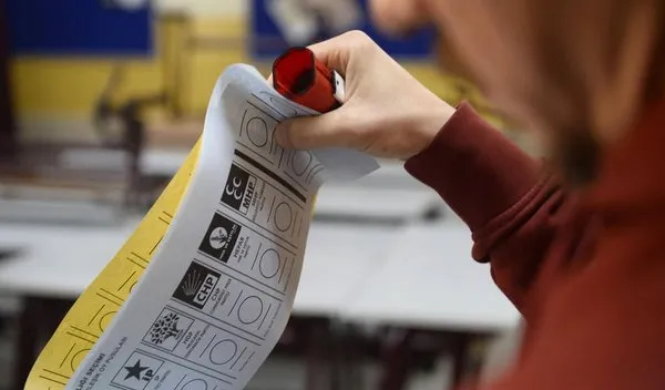 Partilerin oy pusulasındaki yerleri değişti