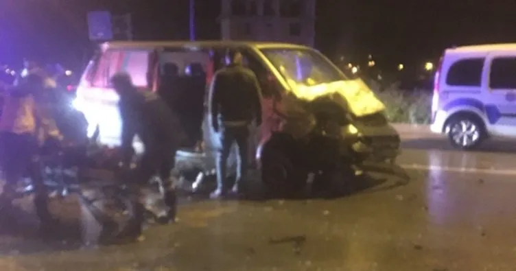 Denizli’de feci kaza! Otomobil ile midibüs çarpıştığı kazada 3 kişi yaşamını yitirdi