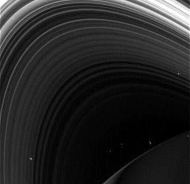 NASA’dan yeni Satürn fotoğrafları geldi