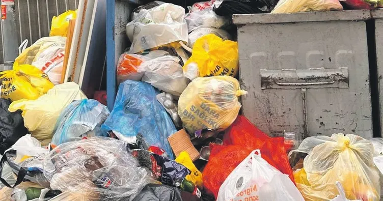 Boğaziçi’nde çöp kuleleri