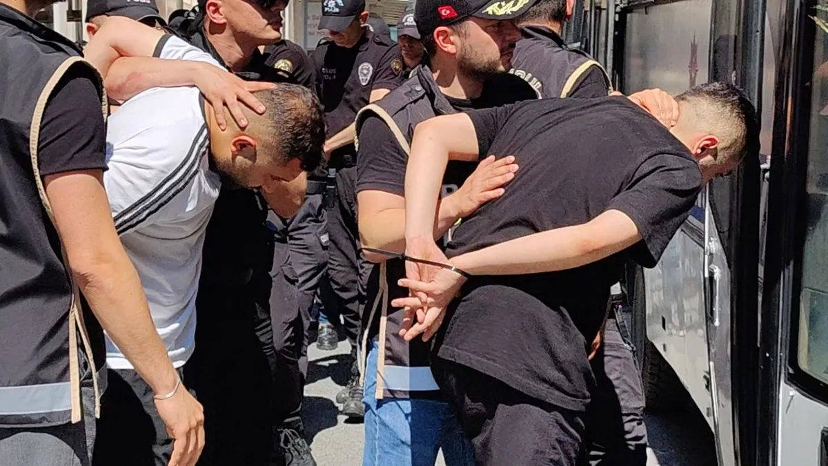 Barış Boyun liderliğindeki suç örgütüne yönelik operasyonda adliyeye sevk edilen şüpheliler