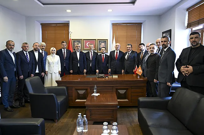 bakan-gurlek-ak-parti-trabzon-il-baskanligini-ziyaret-etti-1786635651450.jpeg Bakan Gürlek, AK Parti Trabzon İl Başkanlığı’nı ziyaret etti!