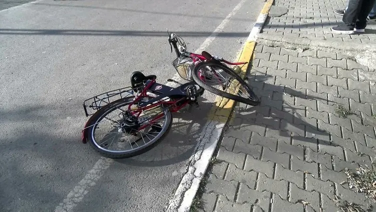 Son dakika haberi... 15 yaşındaki çocuğun kullandığı minibüsün çarptığı bisikletli hayatını kaybetti!