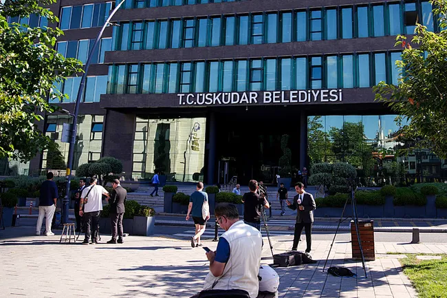 son-dakika-uskudar-belediyesine-rusvet-operasyonu-sinem-dedetas-dahil-4-supheliye-tutuklama-talebi-1785511827883.jpeg