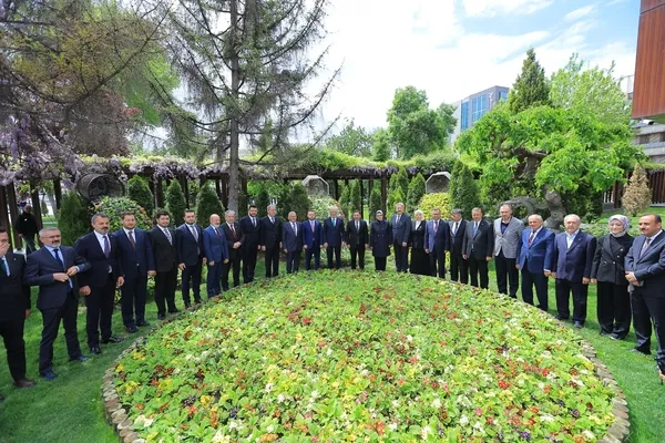 bakan-gurlek-kayseri-ekonominin-lokomotifi-1778845173292.jpg