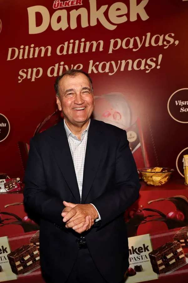 yildiz-holdingin-senenin-yildizlari-odulleri-18inci-kez-sahiplerini-buldu-1789548786496.jpeg