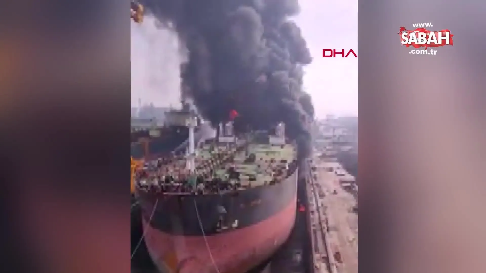 Endonezya Da Da Petrol Tankerinde Yangin Cok Sayida Yarali Var Video Videosunu Izle Sabah Tv