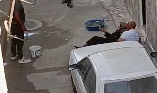 SON DAKİKA: Gaziantep’te dehşet veren cinayet! Sokak ortasında annesini tekmeledi abisini bıçaklayarak öldürdü!