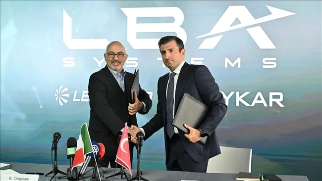 baykar-ve-leonardo-arasindaki-ortak-girisimin-imzalari-paris-havacilik-fuarinda-atildi-1750099416452.jpg