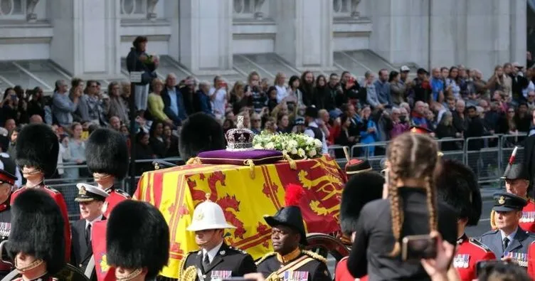 Kraliçe 2. Elizabeth cenaze töreni gerçekleşti! Kraliçe Elizabeth nereye gömüldü, eşinin yanına mı defnedildi?