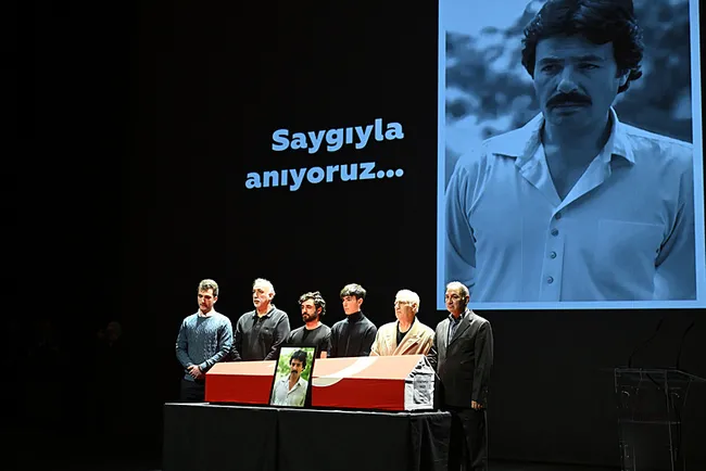 Bakan Ersoy: Bu kadar sade, bir bu kadar da büyük bir ismi kaybettik maalesef