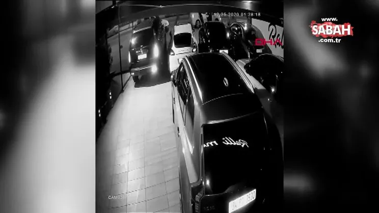 Sadece 10 saniye sürdü! Lüks otomobilden far hırsızlığı kamerada | Video