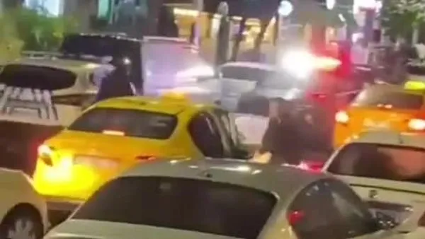 Bakırköy'de silahlı saldırı: Taksiden iner inmez sıktı! | VİDEOHABER