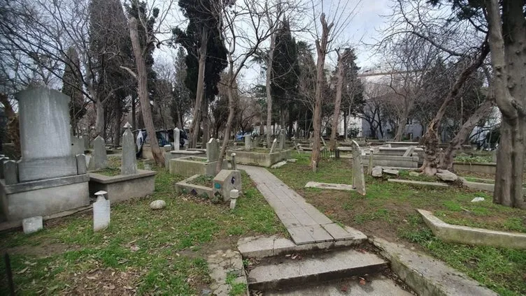 Şehrin ortasındaki tarihi Maçka Mezarlığının durumu içler acısı