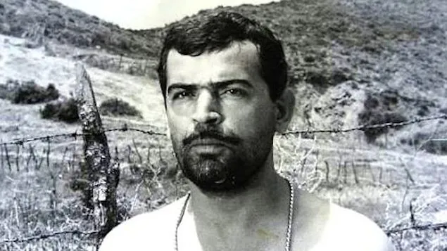 Yeşilçam’ın sert bakışlı adamı Hayati Hamzaoğlu tahtını oğluna bırakmış! Meğer Kuruluş Osman’ın yıldızı oğluymuş...