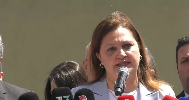 AK Parti’ye geçen Burcu Köksal Afyonkarahisar’da vatandaşlara seslendi: Yeni bir döneme adım attık