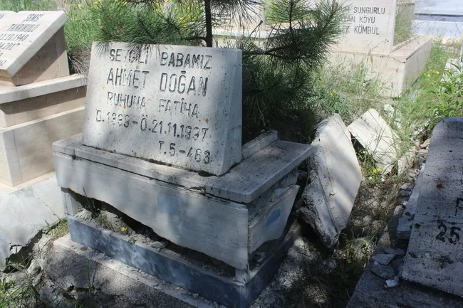 karsiyaka-mezarligi-can-cekisiyor-ankaraliya-mezarda-bile-rahat-yok-1715844571611.jpeg