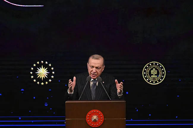 baskan-erdogan-yasayan-insan-hazineleri-odulleri-toreninde-konusuyor-bizler-cok-koklu-birikimin-mirascisiyiz-1768913771887.jpeg Başkan Erdoğan, Yaşayan İnsan Hazineleri Ödülleri töreninde konuşuyor: Bizler çok köklü bir birikimin mirasçısıyız