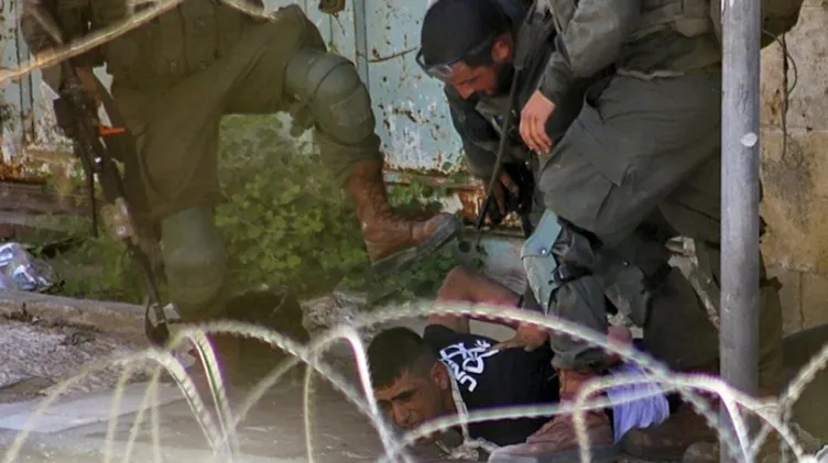 İsrailli katillerden kan donduran vahşet! Öldürdükleri çocuğun naaşına işkence ettiler