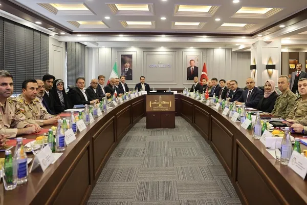 turkiye-iran-98-alt-guvenlik-toplantisi-igdirda-yapildi-1766592781884.jpg