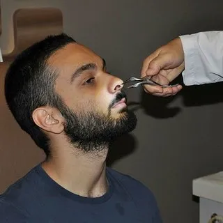 Nefes alamıyordu! Burnundan çıkan şey şoke etti...