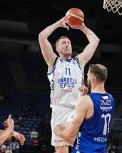 Anadolu Efes, sahasında kazandı!