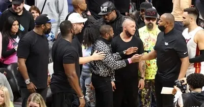 Floyd Mayweather, NBA maçına koruma ordusuyla geldi! Dikkat çeken görüntüler...