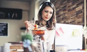 Sanal ortamda dostlarla akşam yemeği