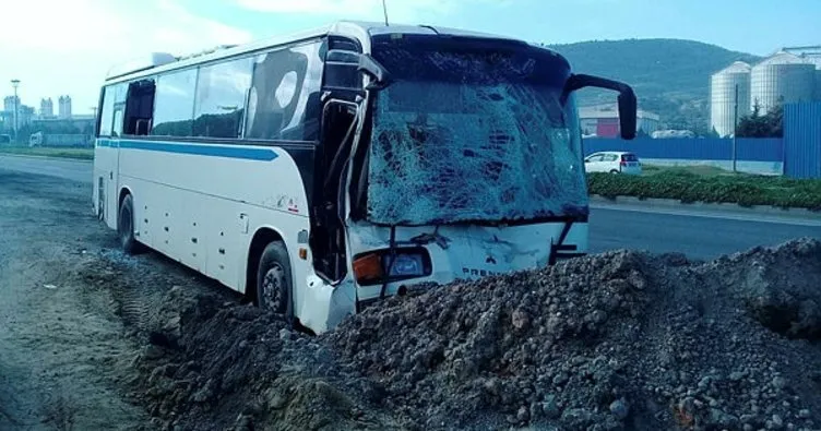 İzmir’de servis otobüsleri çarpıştı: 10 yaralı