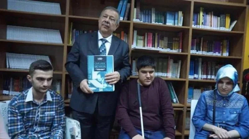 Gorme Engelliler De Cemil Meric Okuyacak Kultur Sanat Haberleri