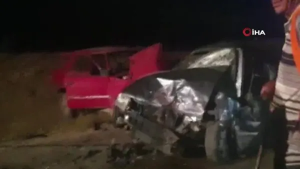 Ankara'da feci kaza! İki otomobil kafa kafaya çarpıştı: 3’ü ağır, 6 yaralı