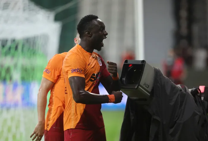 marsilya-maci-oncesi-galatasarayin-hocasi-fatih-terime-diagne-halil-mesaji-1632891513403.jpg