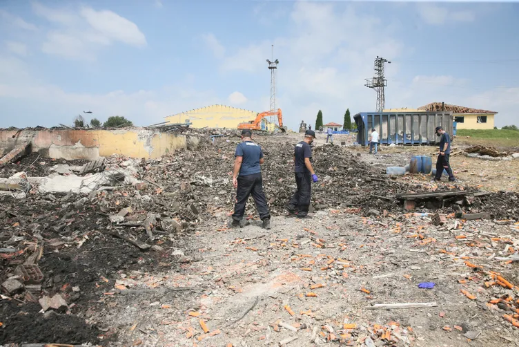 Son dakika! Sakarya'daki fabrika görüntüleri patlamanın şiddetini ortaya çıkardı!