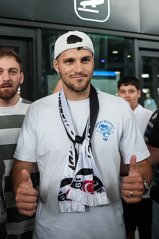 besiktasin-yeni-transferi-david-jurasek-istanbulda-1751129242606.jpg