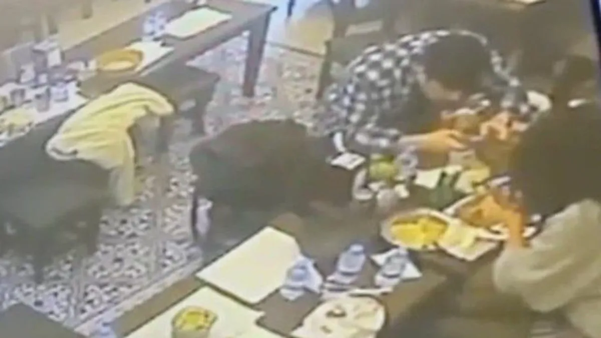 Taksim’de akılalmaz olay: Ocakbaşında sipariş ettiği yemek hayatının şokunu yaşattı! Görenler gözlerine inanamadı Taksim’de akılalmaz olay: Ocakbaşında sipariş ettiği yemek hayatının şokunu yaşattı! Görenler gözlerine inanamadı